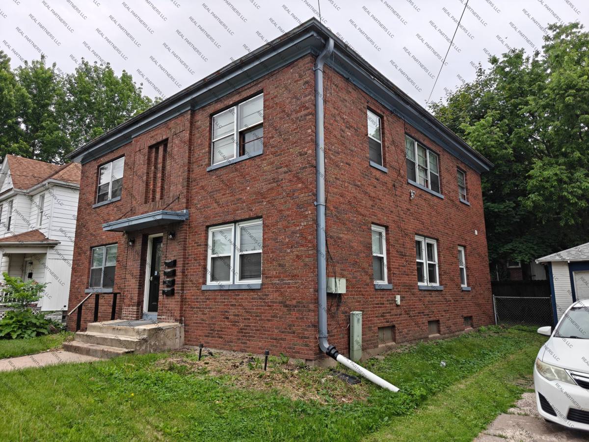 Apartment for rent at 417 W 14th St, Davenport, IA 52803