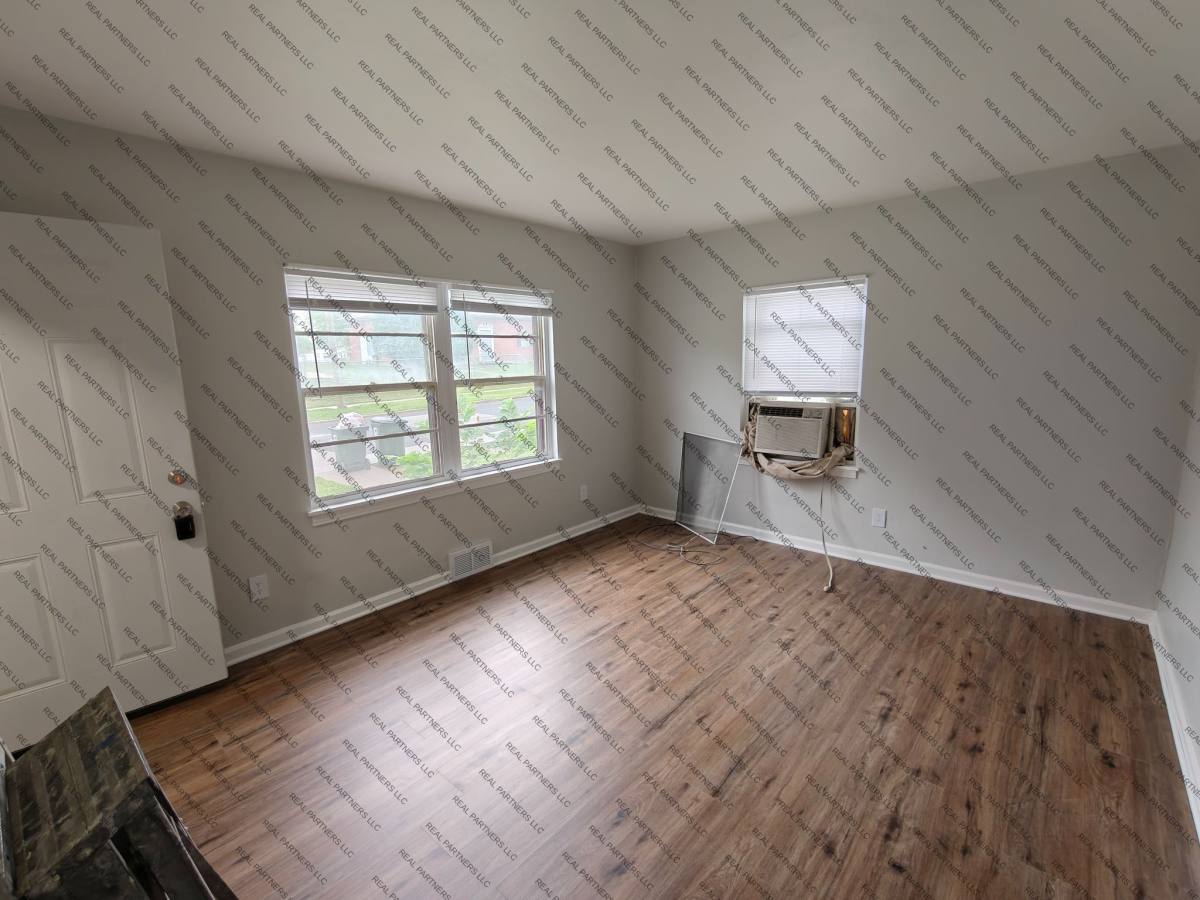 Apartment for rent at 417 W 14th St, Davenport, IA 52803