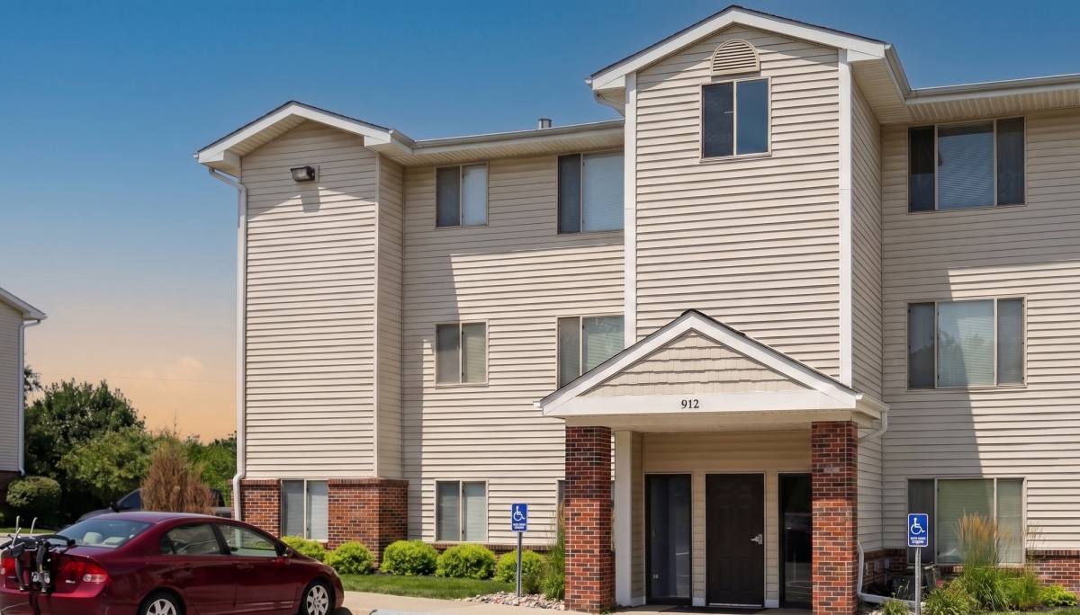 Apartment for rent at 904 Kasper St, Bellevue, NE 68147