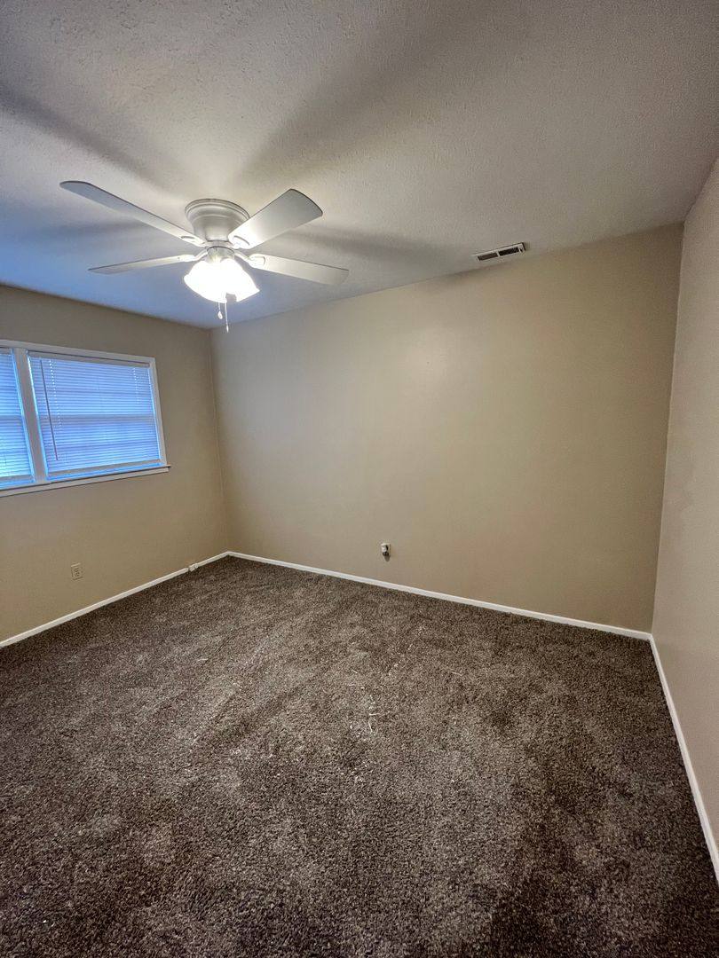 House for rent at 6115 Red Spruce Dr, Louisville, KY 40229