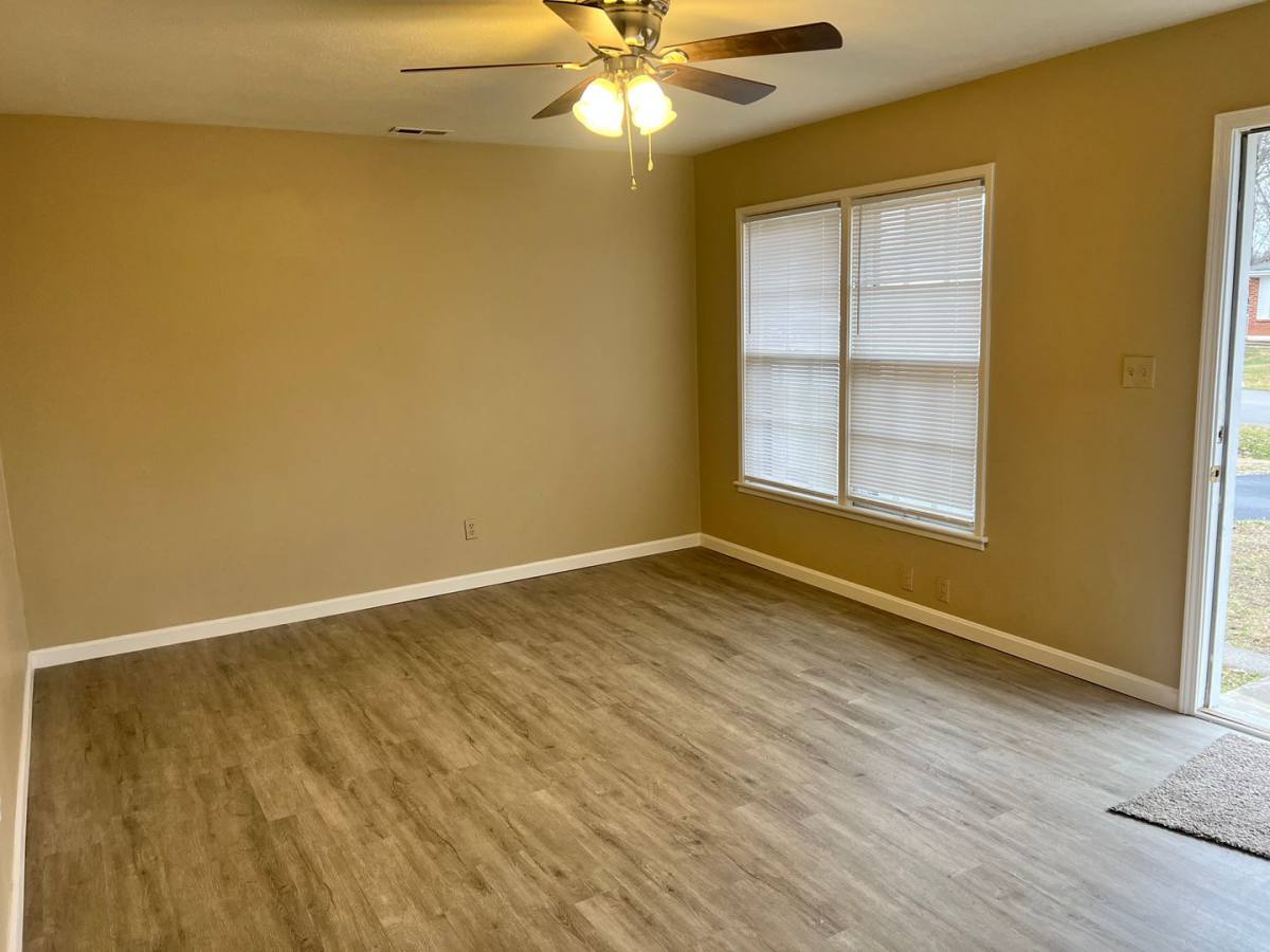 House for rent at 6115 Red Spruce Dr, Louisville, KY 40229