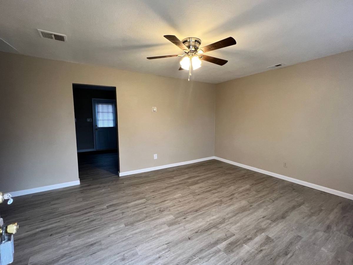 House for rent at 6115 Red Spruce Dr, Louisville, KY 40229