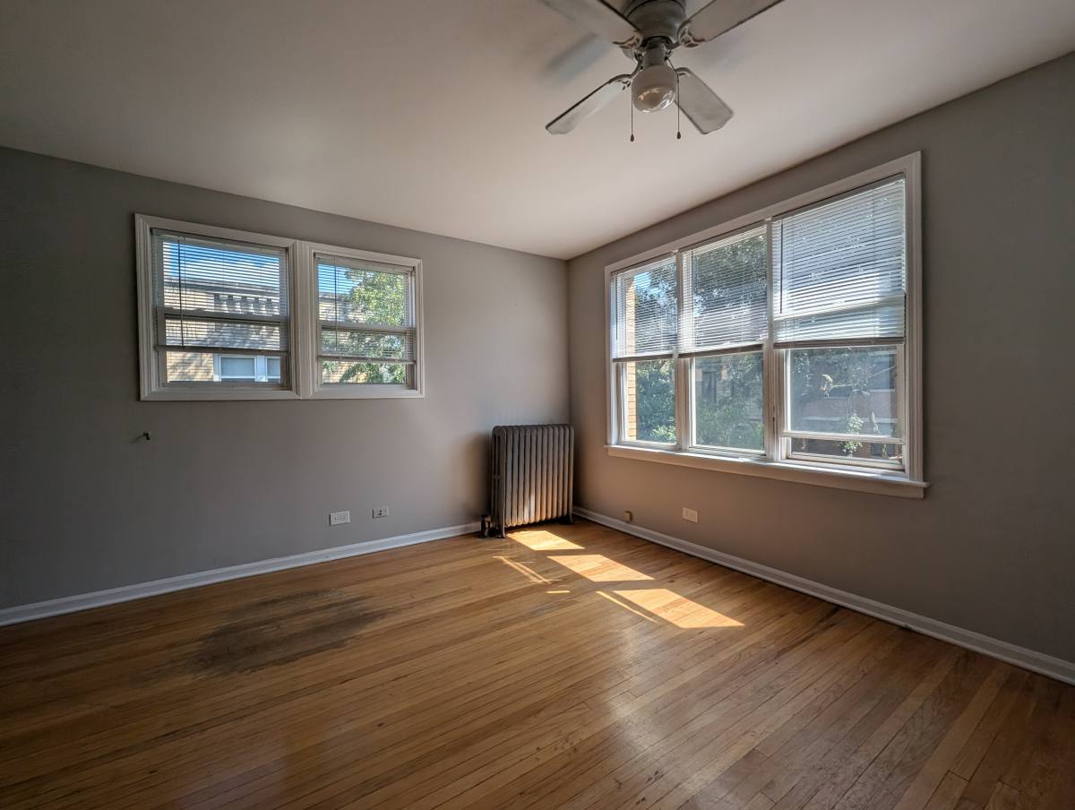 Apartment for rent at 910 W Dakin St, Chicago, IL 60613