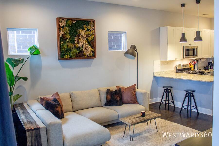 Condo for rent at 2344 N Oakley Ave #1, Chicago, IL 60647