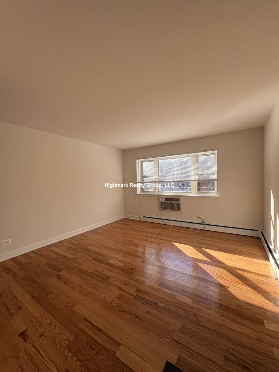 Apartment for rent at 6830 N Sheridan Rd, Chicago, IL 60626