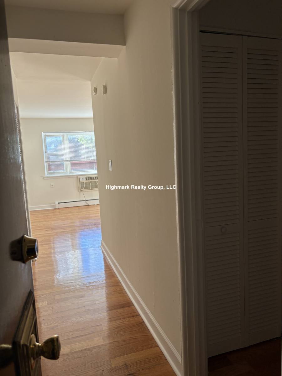 Apartment for rent at 6830 N Sheridan Rd, Chicago, IL 60626