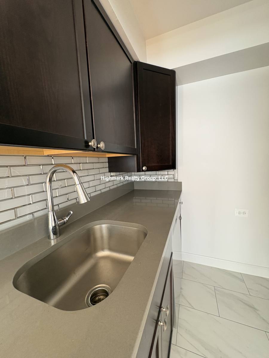 Apartment for rent at 6830 N Sheridan Rd, Chicago, IL 60626