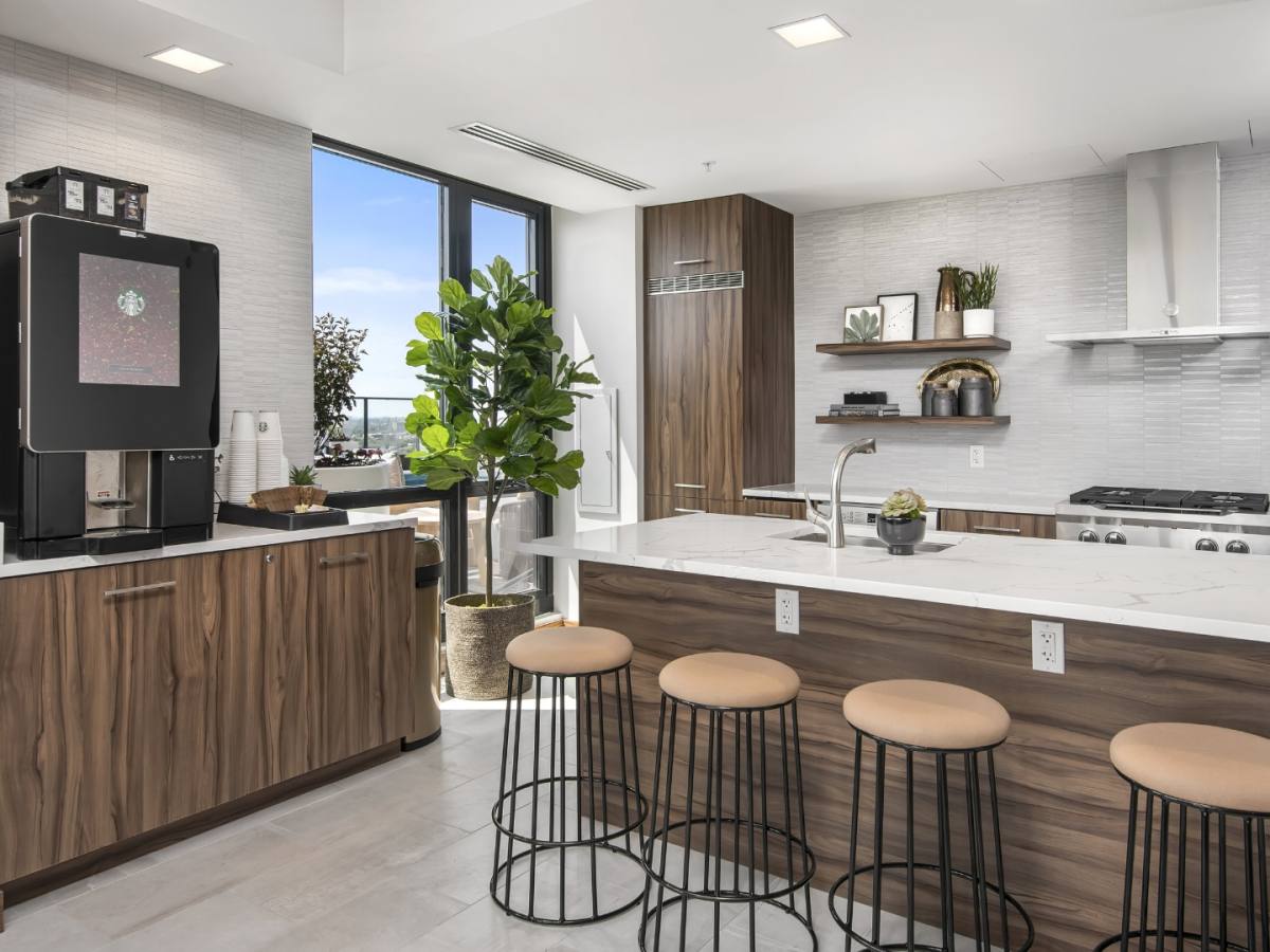 Apartment for rent at 1664 W Division St, Chicago, IL 60622