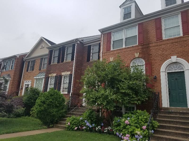 Townhouse for rent at 20945 Sandstone Square, Sterling, VA 20165