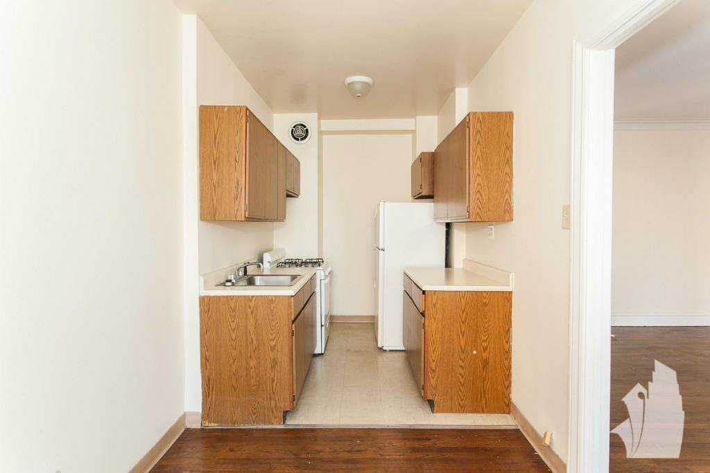 Apartment for rent at 540 W Briar Place, Chicago, IL 60657
