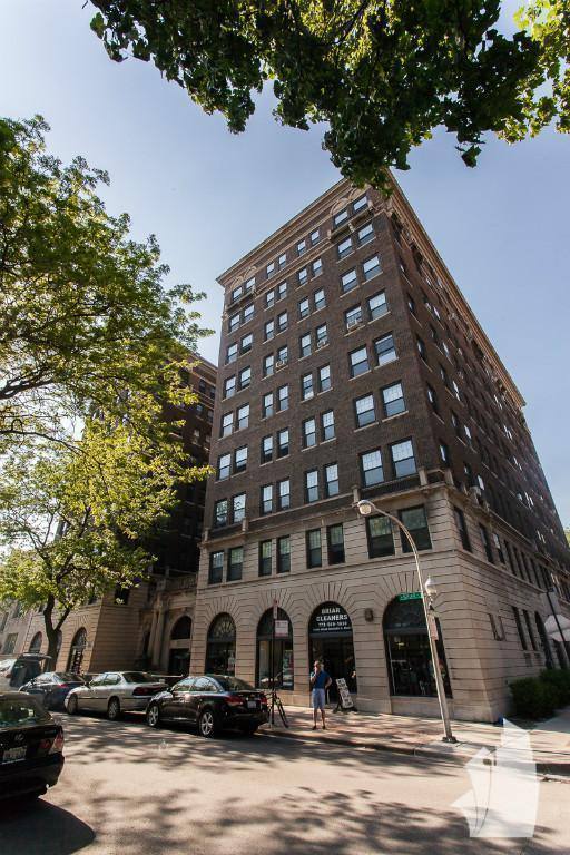 Apartment for rent at 540 W Briar Place, Chicago, IL 60657