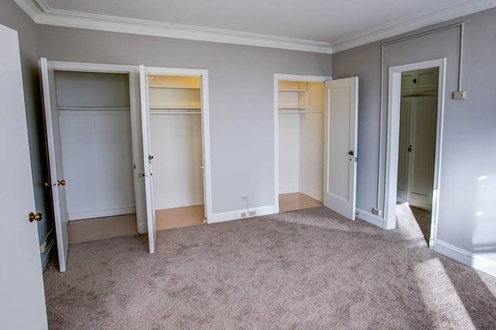 Apartment for rent at 1642 E 56th St, Chicago, IL 60637