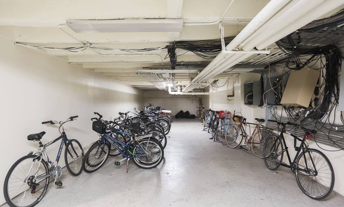 House for rent at 901 W Argyle St, Chicago, IL 60640