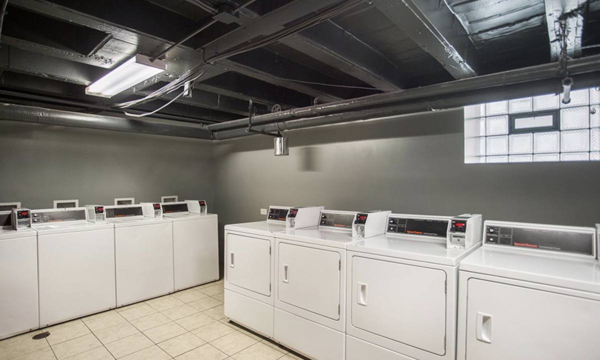 House for rent at 901 W Argyle St, Chicago, IL 60640