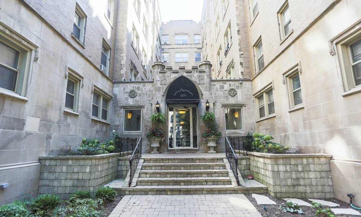 House for rent at 901 W Argyle St, Chicago, IL 60640