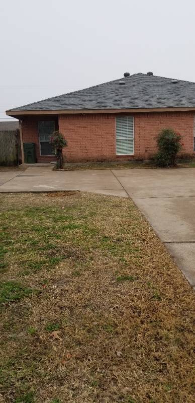 House for rent at 906 Austin St #A, Arlington, TX 76012