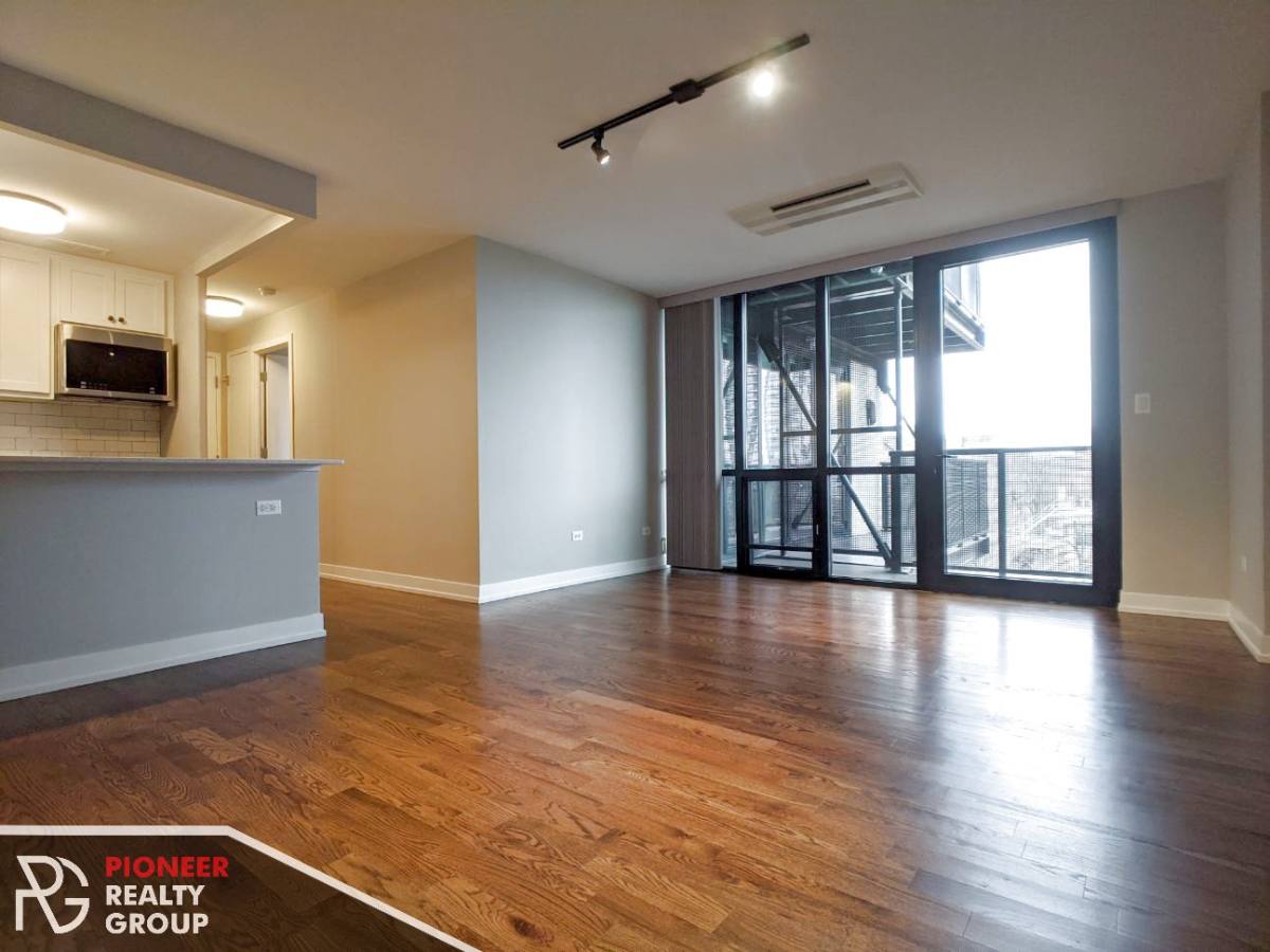 Apartment for rent at 5910 N Sheridan Rd, Chicago, IL 60660