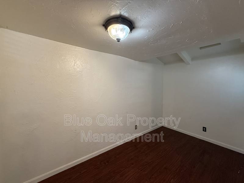 Apartment for rent at 422 W 17th St, Chico, CA 95928