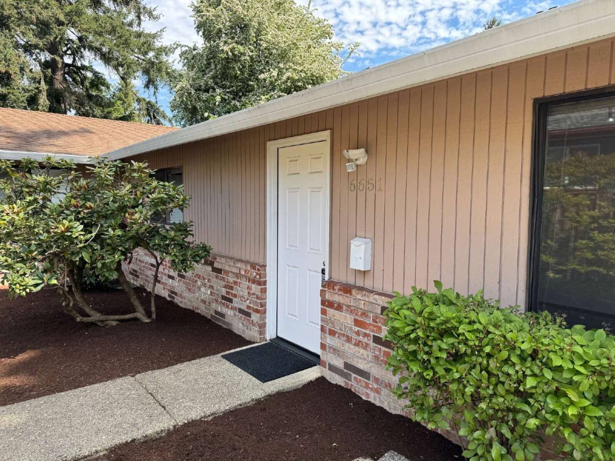 Apartment for rent at 6651 E Burnside, Portland, OR 97215
