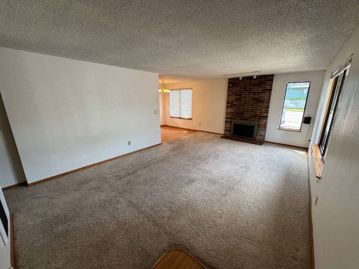 Apartment for rent at 6651 E Burnside, Portland, OR 97215
