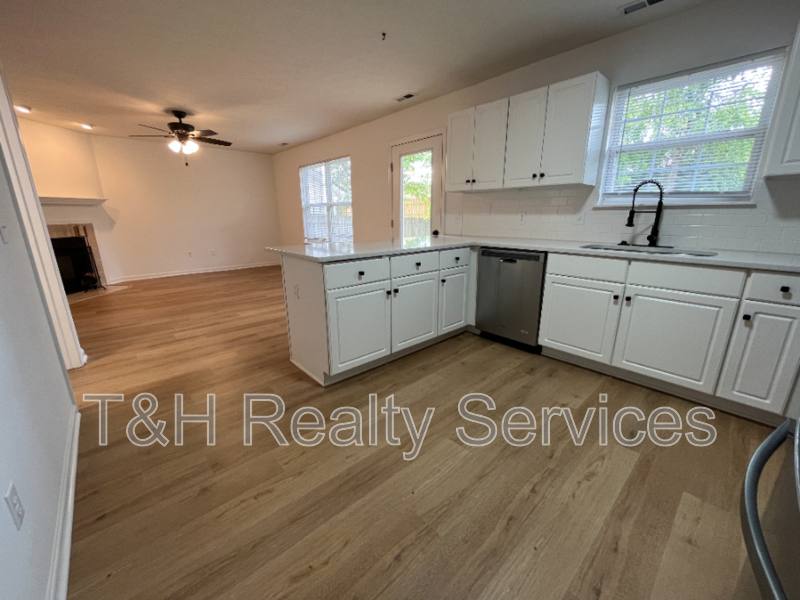 House for rent at 14952 Oak Rd, Carmel, IN 46033
