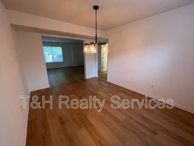 House for rent at 14952 Oak Rd, Carmel, IN 46033