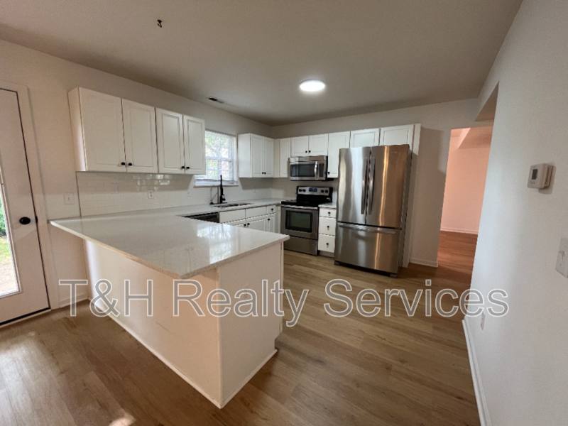 House for rent at 14952 Oak Rd, Carmel, IN 46033