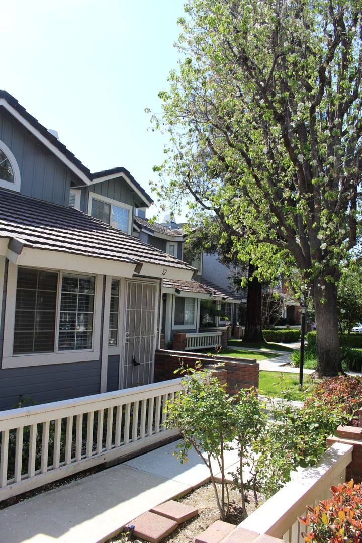 Townhouse for rent at 2600 Brookside Dr, Bakersfield, CA 93311