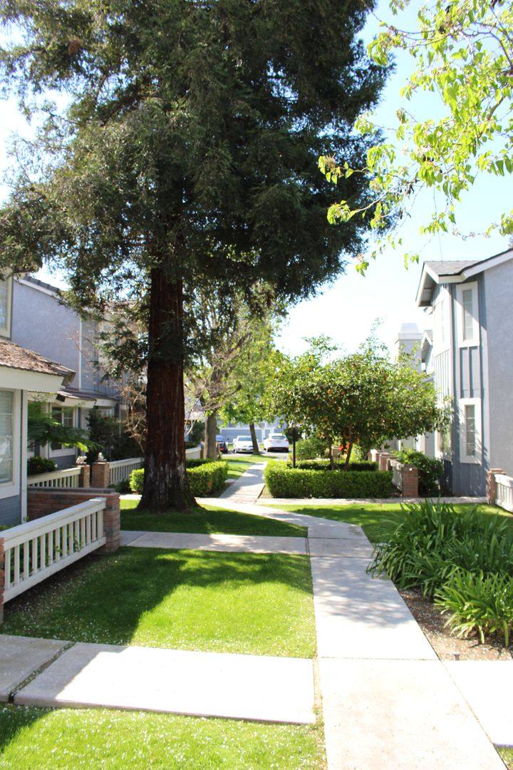 Townhouse for rent at 2600 Brookside Dr, Bakersfield, CA 93311