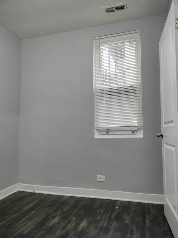 Apartment for rent at 4800 S Winchester Ave W, Chicago, IL 60609