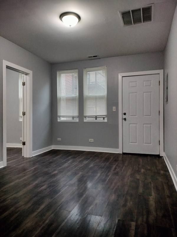 Apartment for rent at 4800 S Winchester Ave W, Chicago, IL 60609