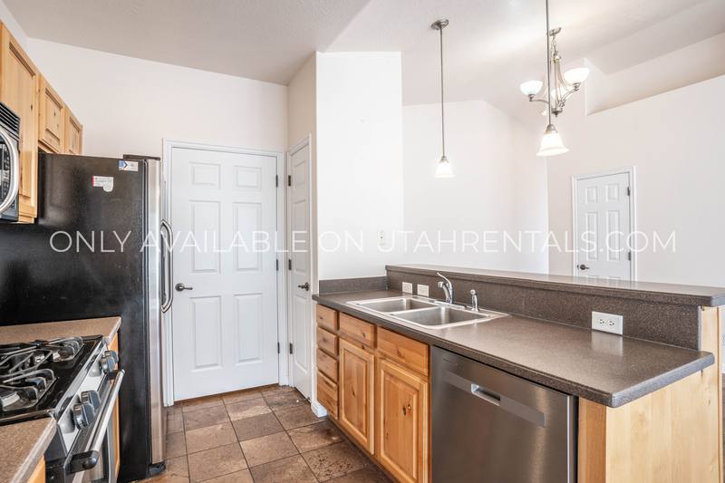 Condo for rent at 1052 Canyon Meadow Dr #3, Provo, UT 84606