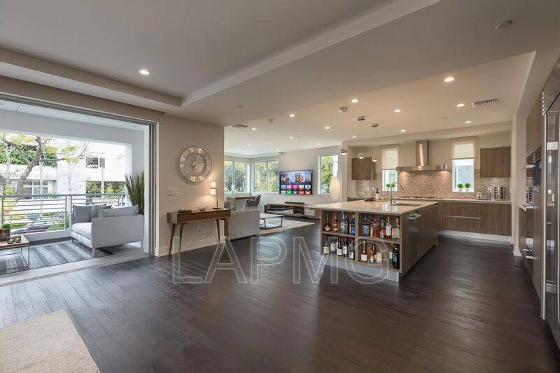 Apartment for rent at 450 N Palm Dr #206, Beverly Hills, CA 90210