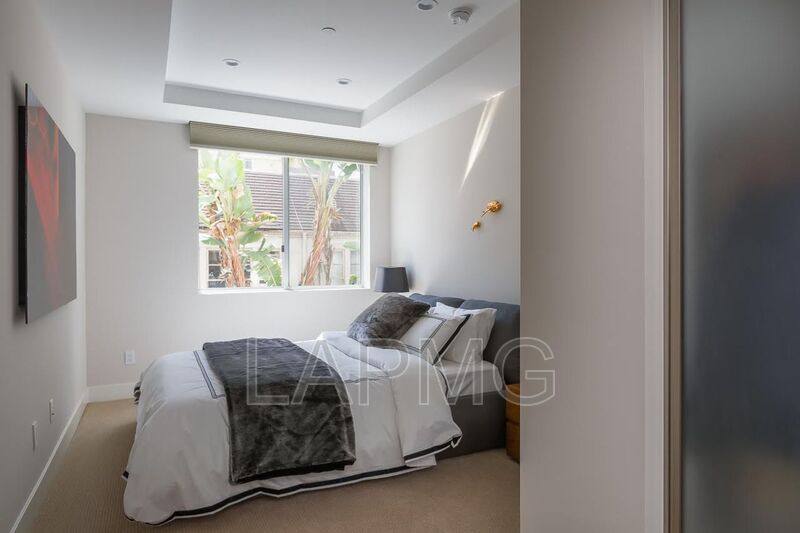 Apartment for rent at 450 N Palm Dr #206, Beverly Hills, CA 90210