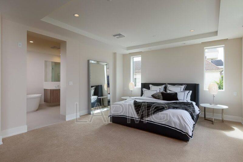 Apartment for rent at 450 N Palm Dr #206, Beverly Hills, CA 90210