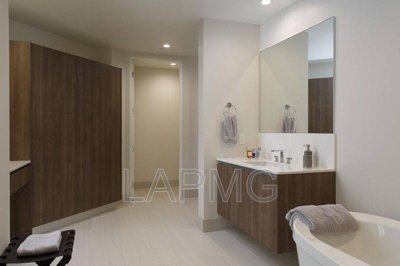 Apartment for rent at 450 N Palm Dr #206, Beverly Hills, CA 90210