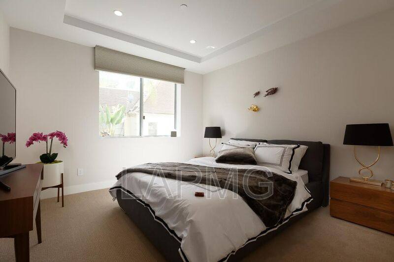Apartment for rent at 450 N Palm Dr #206, Beverly Hills, CA 90210