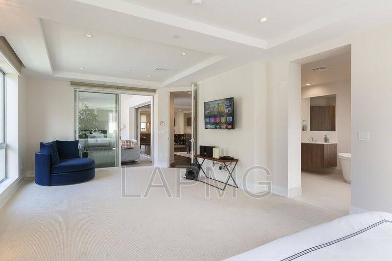 Apartment for rent at 450 N Palm Dr #206, Beverly Hills, CA 90210