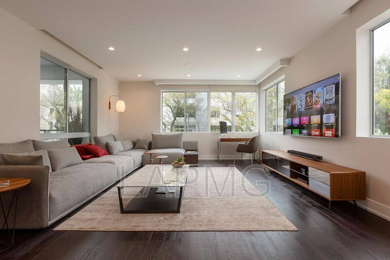 Apartment for rent at 450 N Palm Dr #206, Beverly Hills, CA 90210