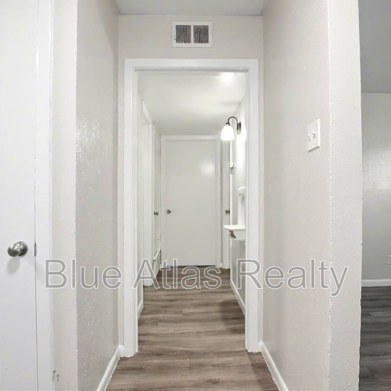 Apartment for rent at 411 E Polk St #1, Richardson, TX 75081