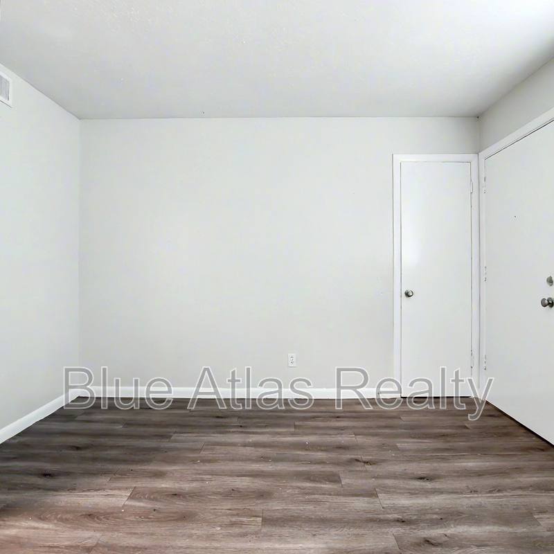 Apartment for rent at 411 E Polk St #1, Richardson, TX 75081