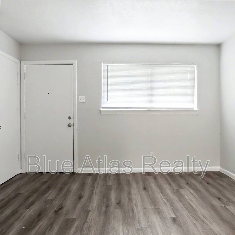 Apartment for rent at 411 E Polk St #1, Richardson, TX 75081