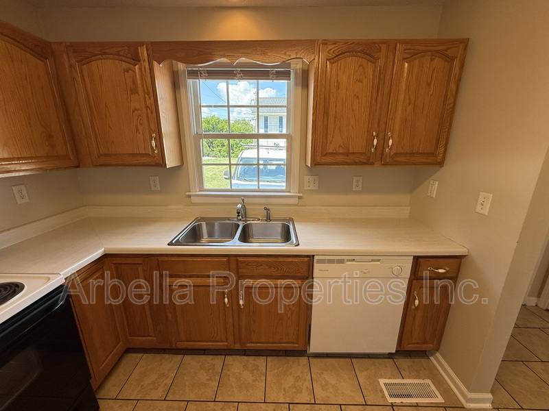 Townhouse for rent at 152 Gray Station Rd #14, Johnson City, TN 37615