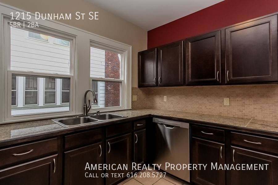 House for rent at 1215 Dunham St SE, Grand Rapids, MI 49506