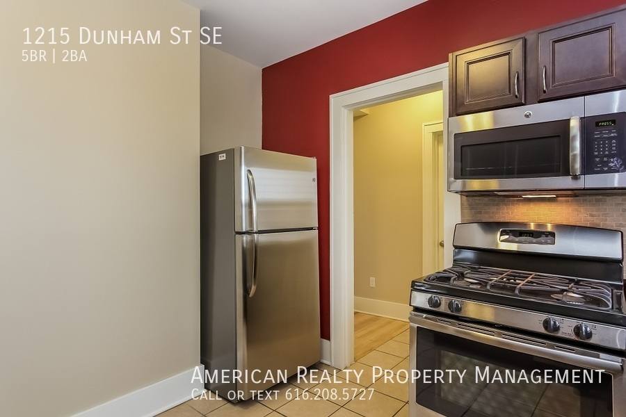 House for rent at 1215 Dunham St SE, Grand Rapids, MI 49506