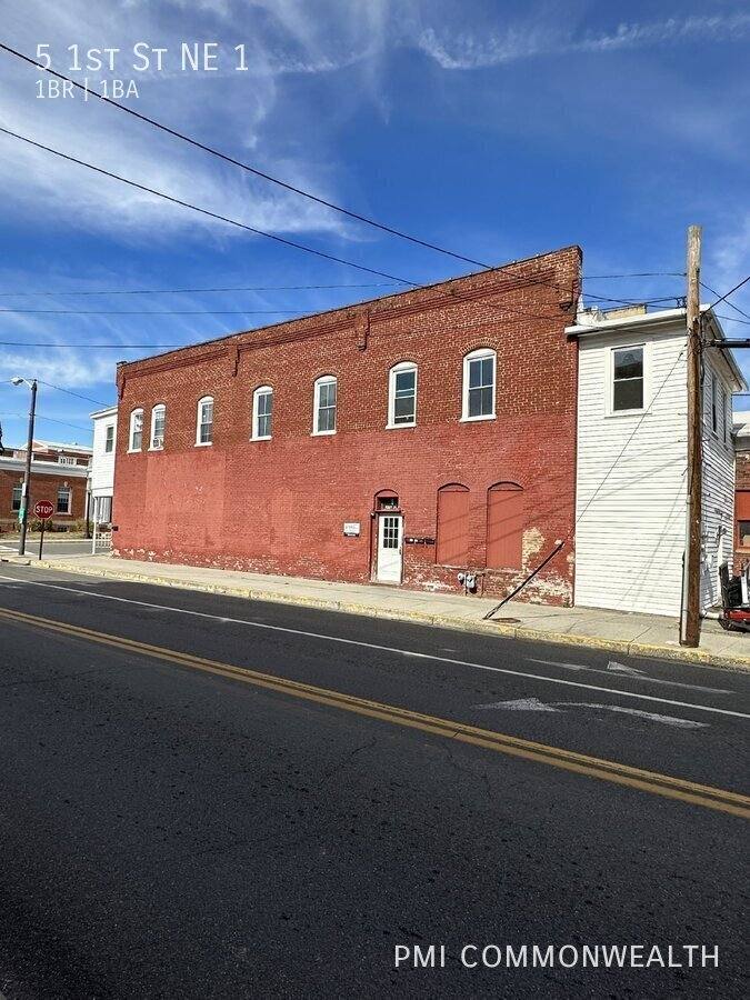 Apartment for rent at 5 1st St NE #1, Pulaski, VA 24301