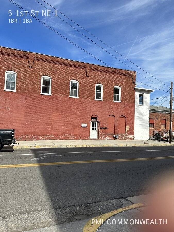 Apartment for rent at 5 1st St NE #1, Pulaski, VA 24301