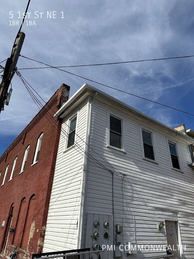 Apartment for rent at 5 1st St NE #1, Pulaski, VA 24301