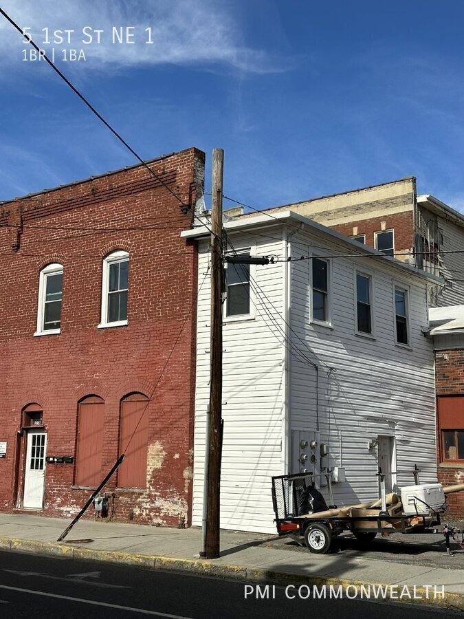 Apartment for rent at 5 1st St NE #1, Pulaski, VA 24301