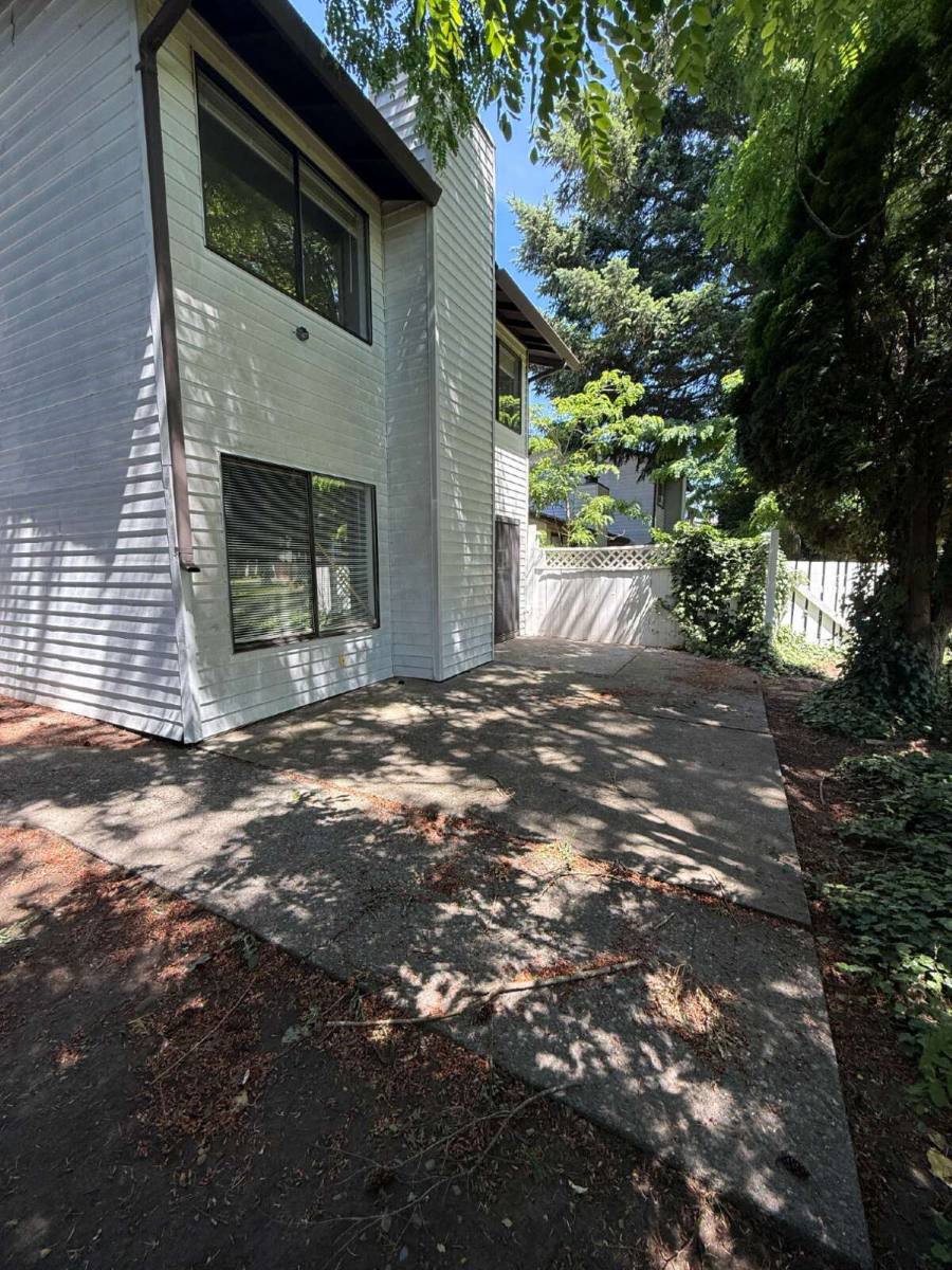 Townhouse for rent at 713 F Place NE #4, Auburn, WA 98002